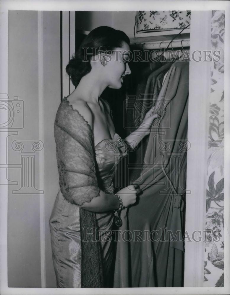 1954 Press Photo Clothes Closet - nea23659 - Historic Images