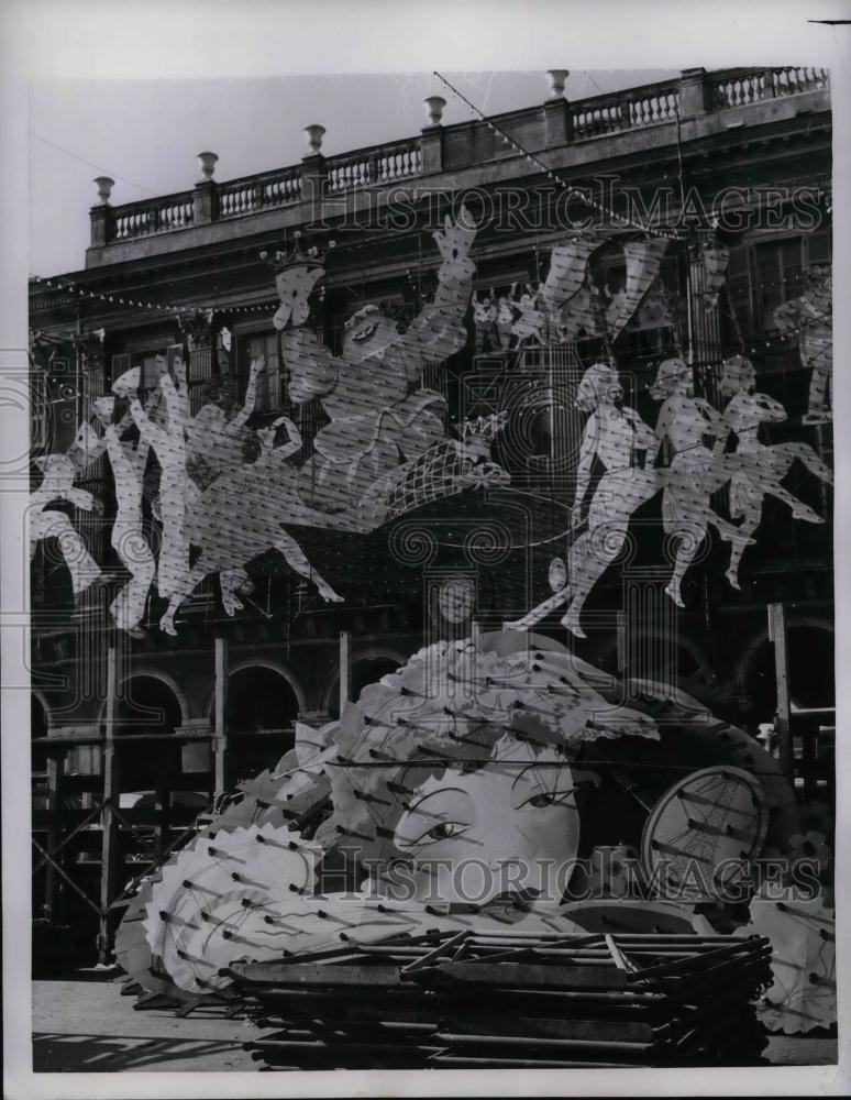 1958 Press Photo Nice France Parade City&#39;s Annual Carnival King&#39;s Gambit - Historic Images