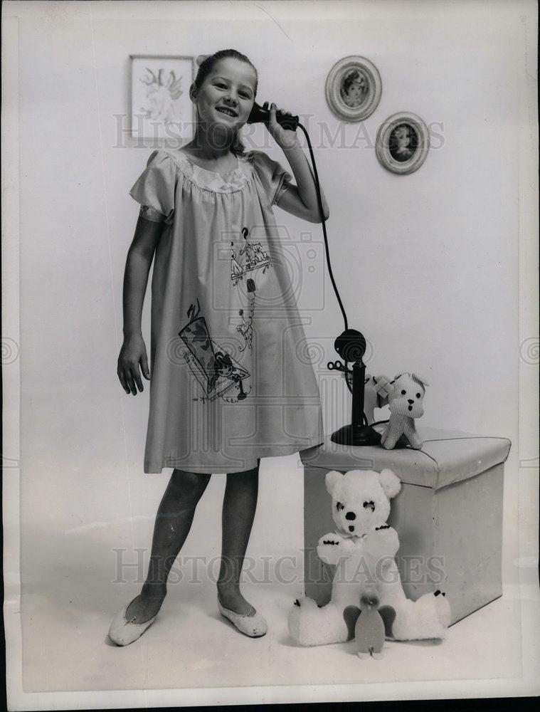 1961 Press Photo Lilac Batiste MuuMuu Nightgown by M.C. Schrank - nea21458 - Historic Images