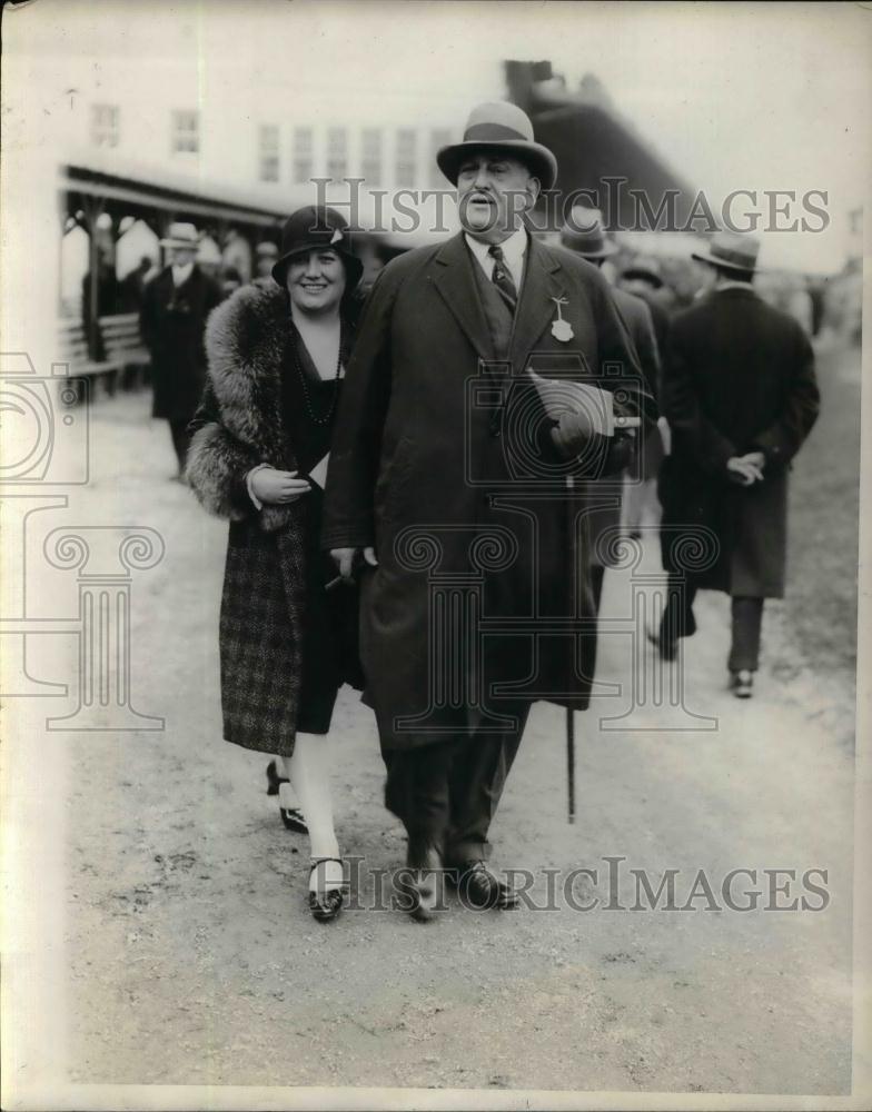 1928 Press Photo Mr &amp; Mrs William Hanford Edwards at race meet - nea25534 - Historic Images