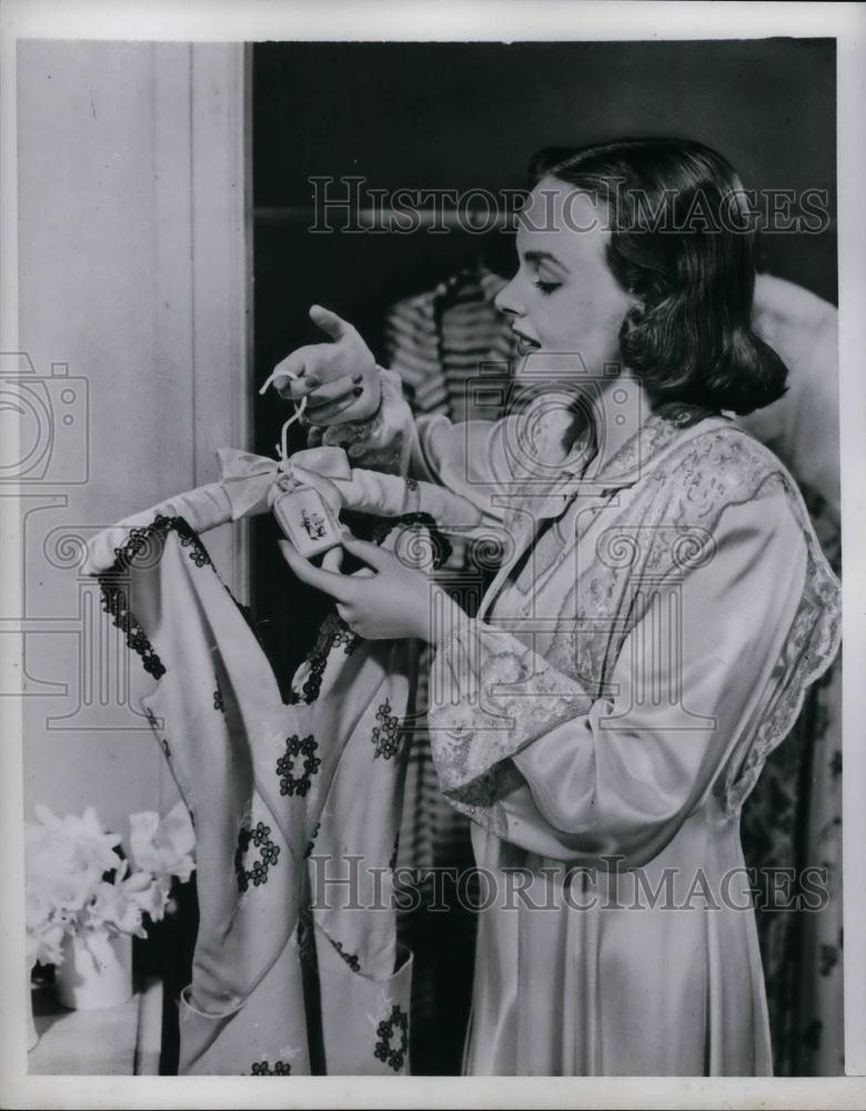 1950 Press Photo Clothes Hanger Withsachet Tables - nea23650 - Historic Images
