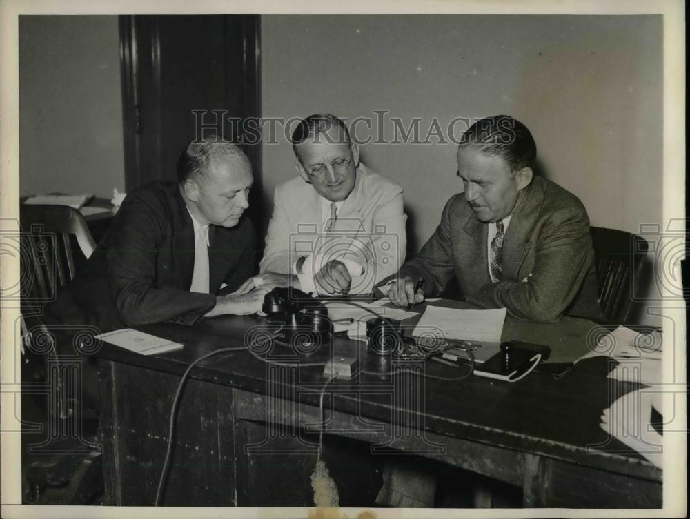 1933 Press Photo NRA Officials K.J. Ammerman &amp; C.C. Carlton During Meeting - Historic Images