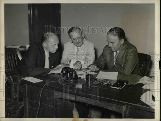 1933 Press Photo NRA Officials K.J. Ammerman & C.C. Carlton During Meeting - Historic Images
