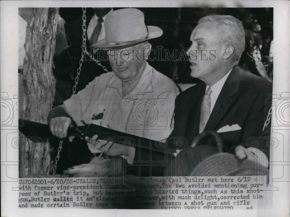 1955 Press Photo U.S. Vice-Pres. John Garner holds a shot gun with Paul Butler. - Historic Images