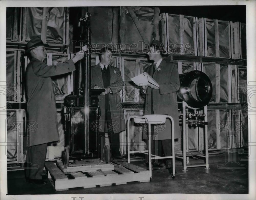 1945 Press Photo Medical equipment at govt. surplus auction - nea25432 - Historic Images