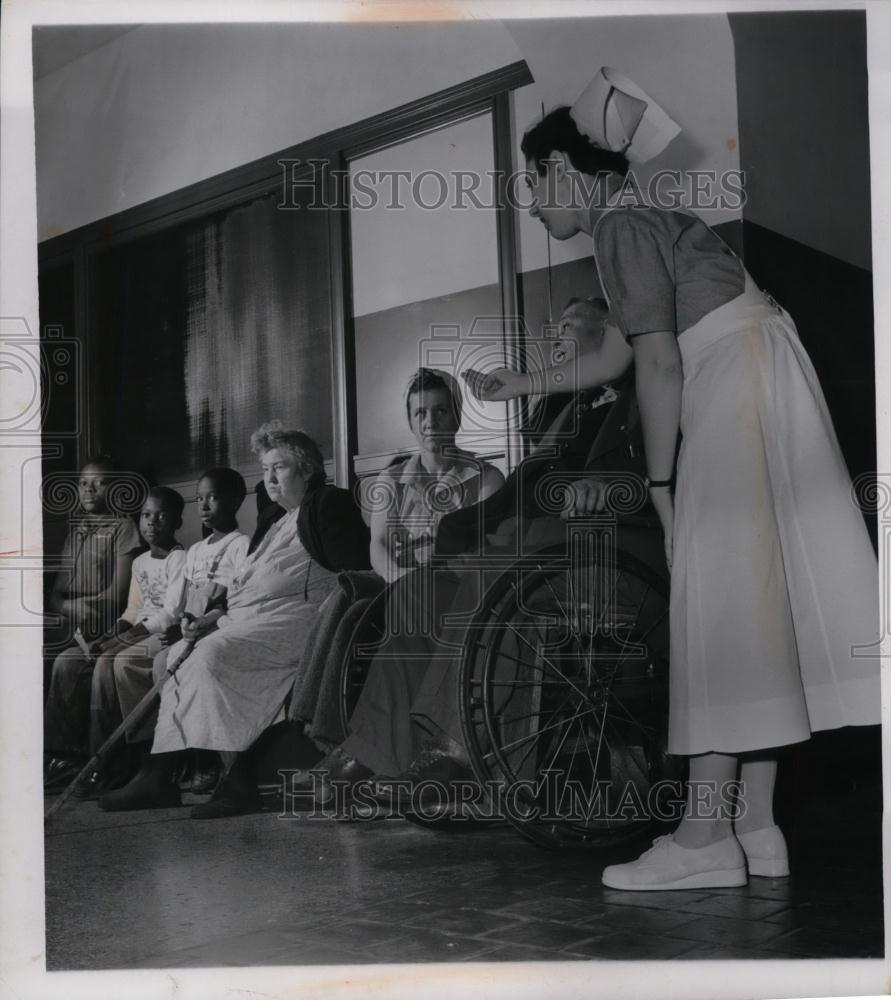 1955 Press Photo Scene from the inside of the Charity hospital, w/ patient - Historic Images