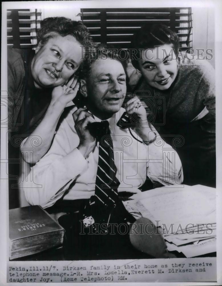 1950 Press Photo Louella Everett Dirksen and daughter Joy, receiving phone call - Historic Images