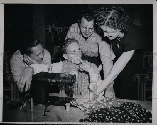 1946 Press Photo Arnold Johnson & Mrs. Norma D'Amico At Washburne Trade School - Historic Images