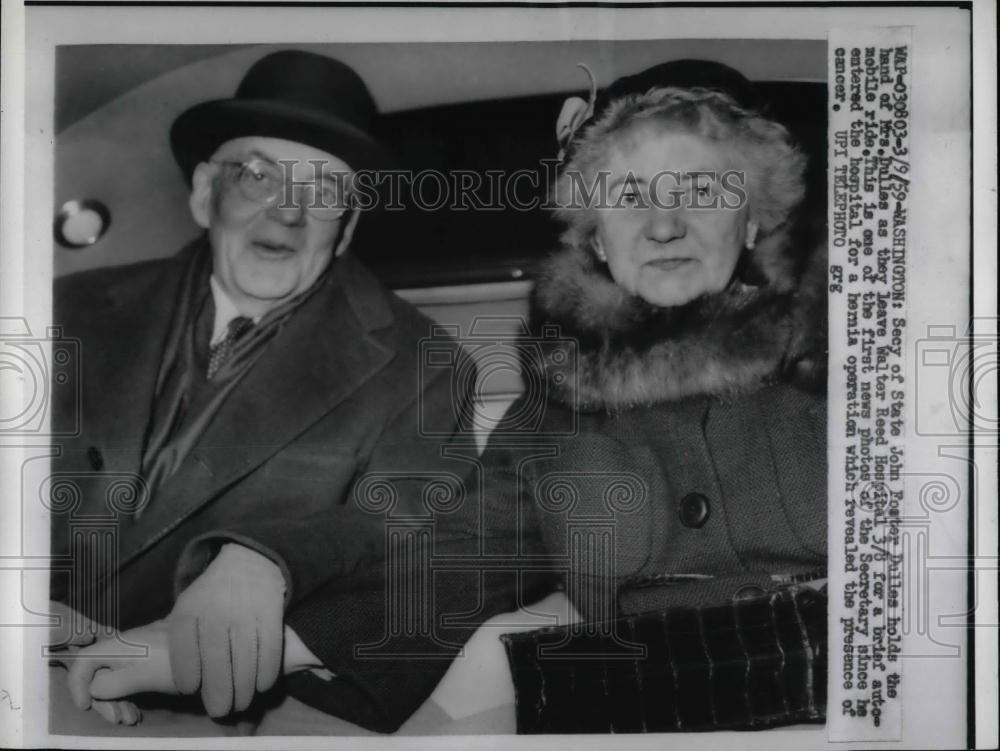 1959 Press Photo U.S. Sate Sec. John Foster Dulles and his wife Mrs. Dulles. - Historic Images