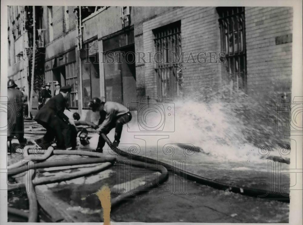 1938 Press Photo broken hose during fire at a tenement house in New York - Historic Images