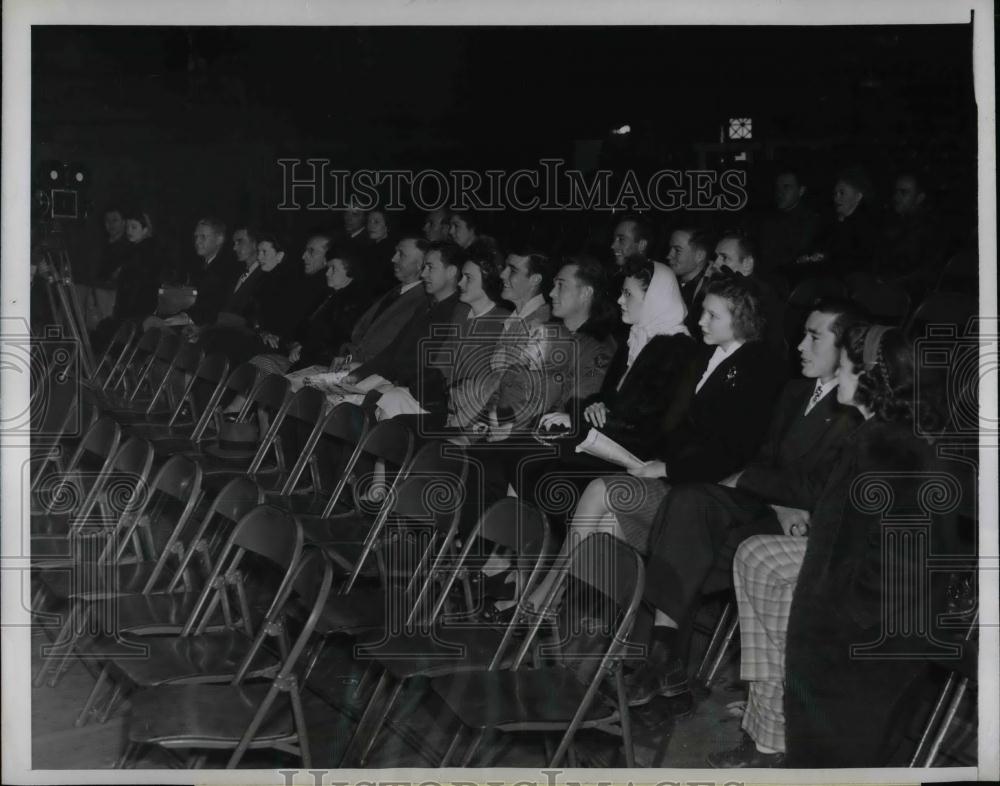 1946 Press Photo Vets at a meeting where the government gave away $2.25 Million - Historic Images