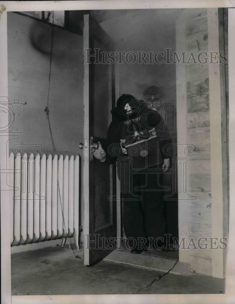 1941 Press Photo NY fireman at Fire College training - nea23723 - Historic Images