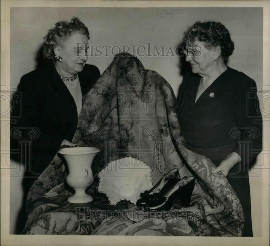 1950 Press Photo Sale items offered at Public At Gutherie-Schreiber Chevrolet. - Historic Images