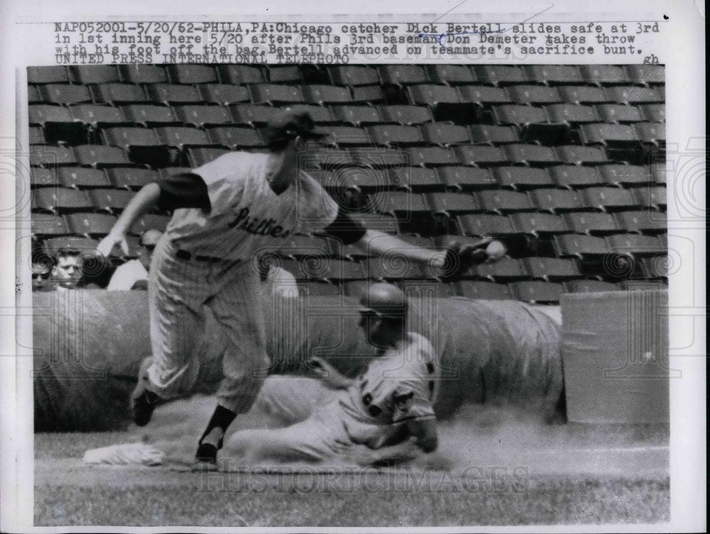 1962 Press Photo Chicago Cubs Catcher Bertell Safe At 3rd After Attempted Tag - Historic Images