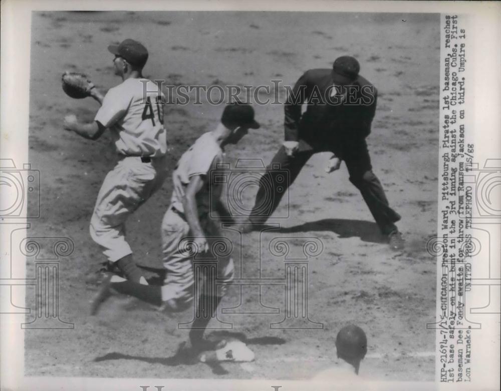 1954 Press Photo Pirate Preston Ward safe at 1st vs Cubs Dee Fondy - Historic Images