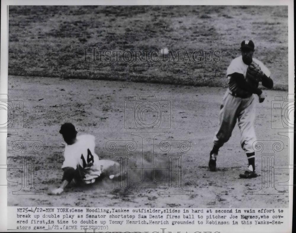 1950 Press Photo Yankee Gene Woodling slides to 2nd vs Senator Sam Dente - Historic Images