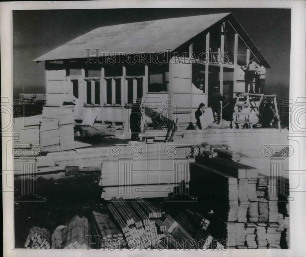 1946 Press Photo New Russian pre fab housing being constructed - nea25377 - Historic Images