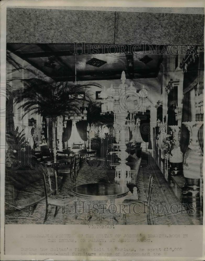 1930 Press Photo An old Victorian style drawing room - nea23772 - Historic Images