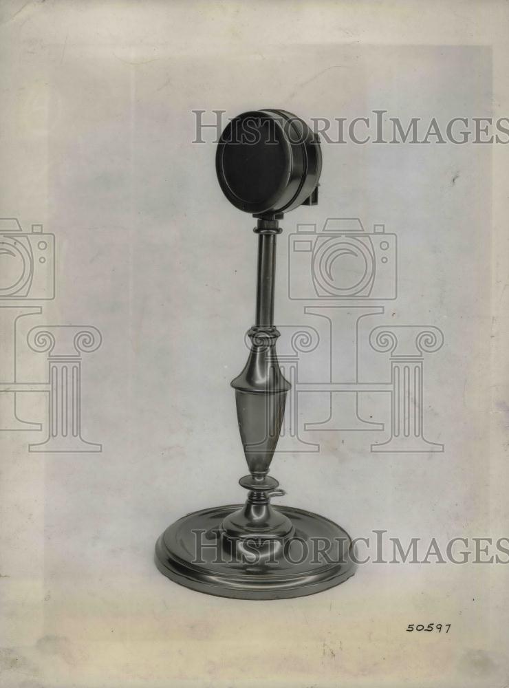 1931 Press Photo Short Stand For Desk &amp; Table Mounting Of Moving Coil Microphone - Historic Images