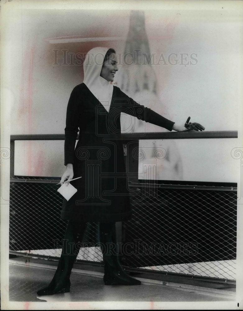 1964 Press Photo Woman wearing nun outfit - nea21461 - Historic Images