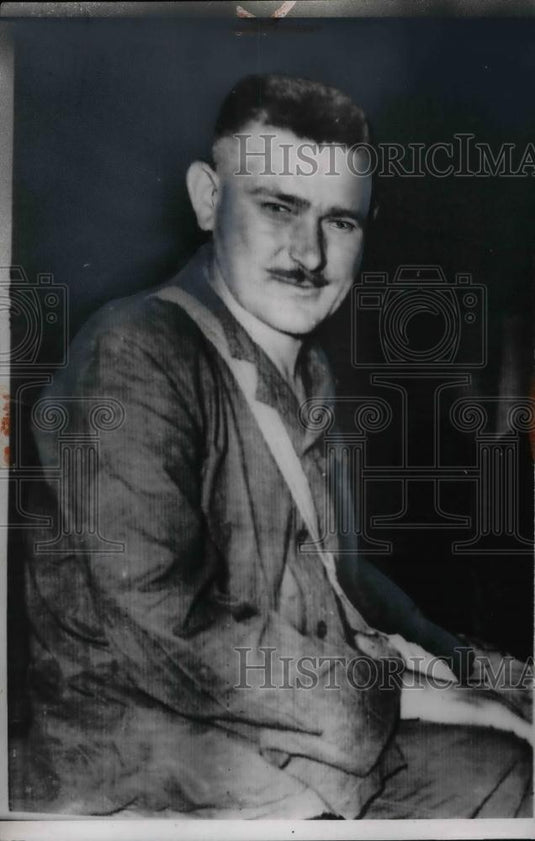 1958 Press Photo Maj. Daujat, United States Army, was held as a Prisoner of War - Historic Images