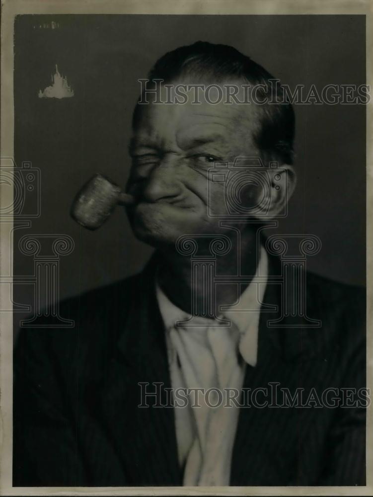 1935 Press Photo William Cline With Pipe In Mouth - nea23983 - Historic Images