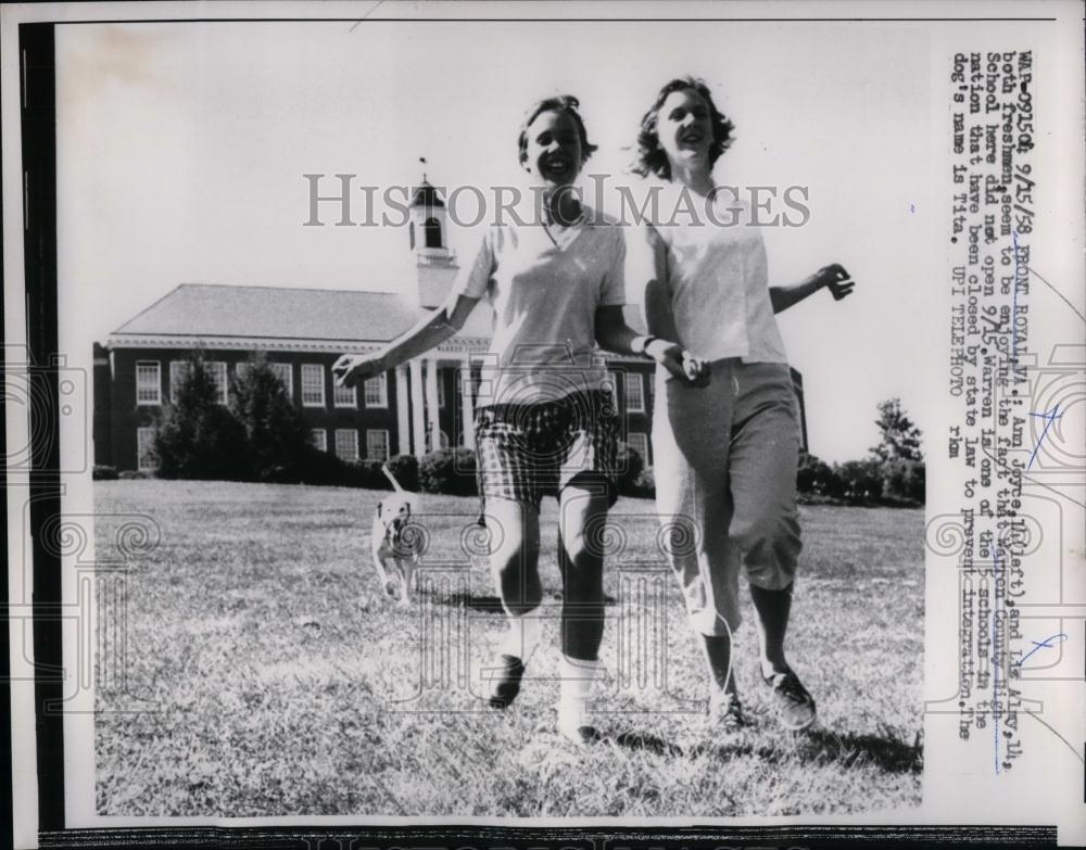 1958 Press Photo Ann Joyce &amp; Lisa Almy Enjoying Summer Break - nea21331 - Historic Images