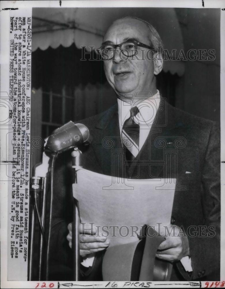 1955 Press Photo AEC Chairman Lewis Strauss making a statement after conference - Historic Images