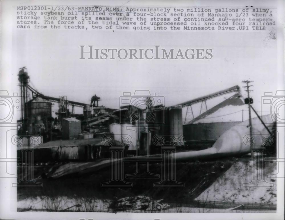 1963 Press Photo 2 Million Gallons of Oil Spilled in Mankato - nea22764 - Historic Images