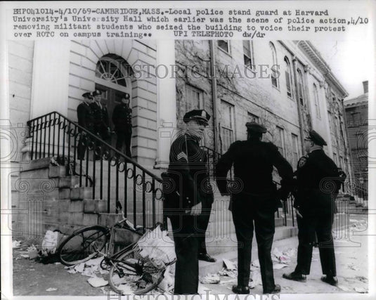 1969 Press Photo Local Police Stand Guard Outside Harvard University Hall - Historic Images