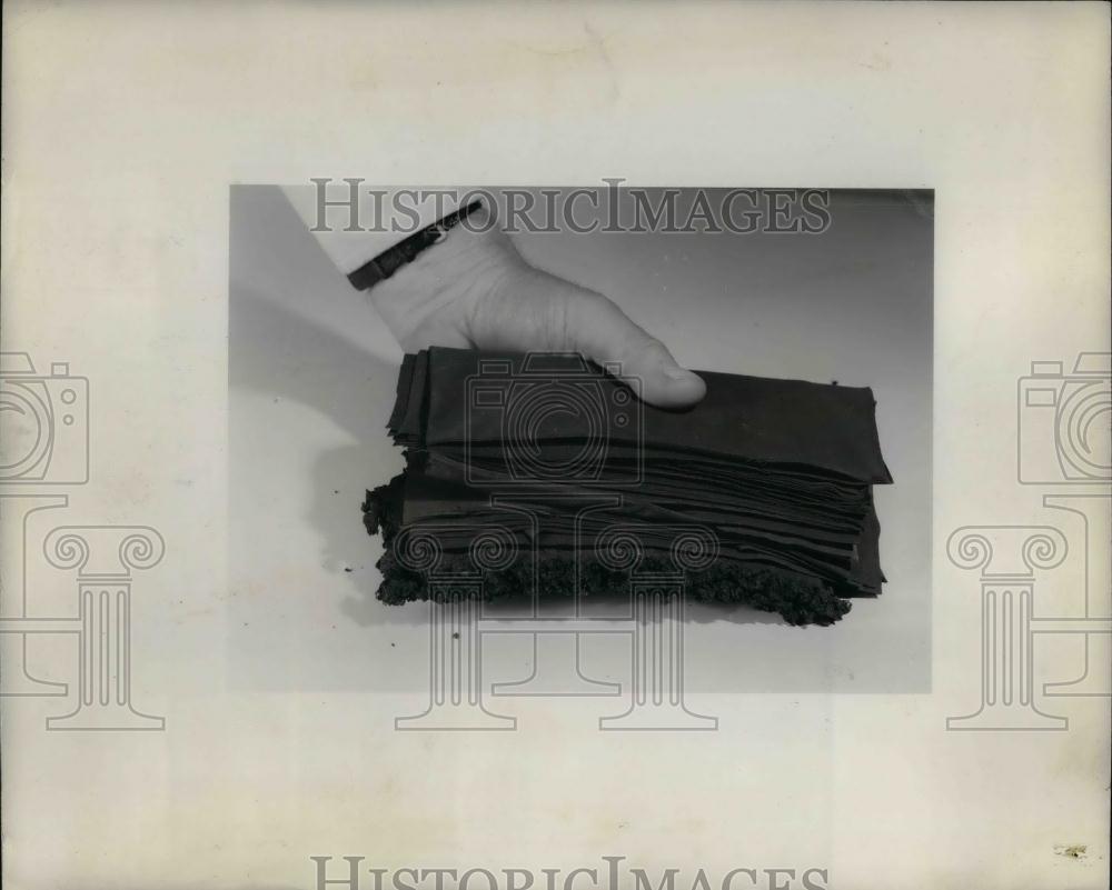1942 Press Photo 70 Year Old Rubber Spriring - nea21028 - Historic Images