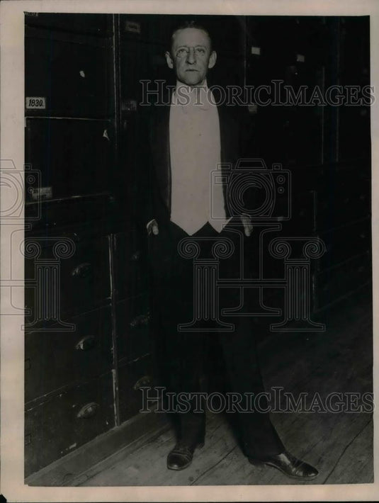 1922 Press Photo William Burgess of Milwaukee Receives Royal Estates and Titles - Historic Images