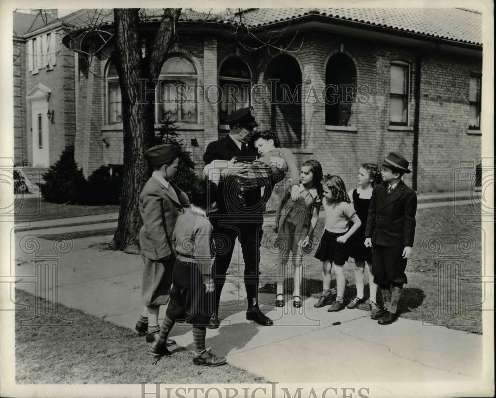 1946 Press Photo Emergency Call - nea27442 - Historic Images