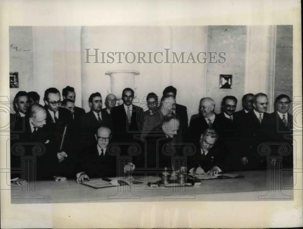1956 Press Photo Nikolai Bulganin, Guy Mollet, Nikita Khrushchev, C. Pineau - Historic Images