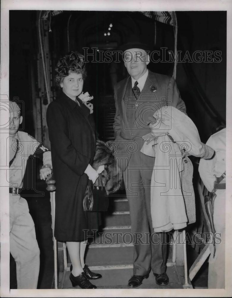1945 Press Photo Thomas Dewey For. Adviser John Foster Dulles &amp; his wife - Historic Images