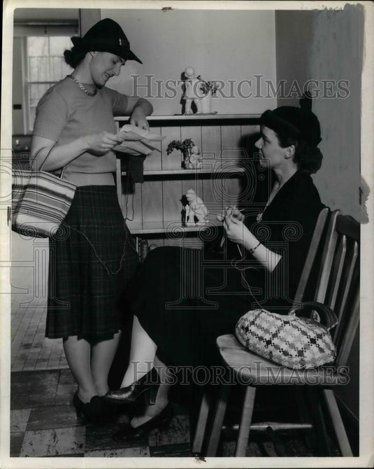 1941 Press Photo Mrs. W. R. Hallaran, Mrs. E. W. Garfield - nea19422 - Historic Images