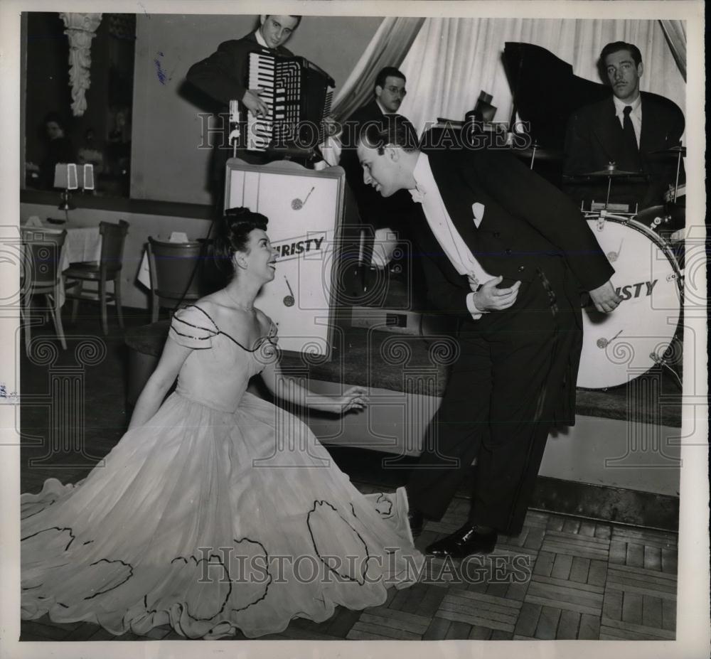 1946 Press Photo Edwin Pierce, Miss Lonardo, Rendezvous Room Hotel Victoria - Historic Images