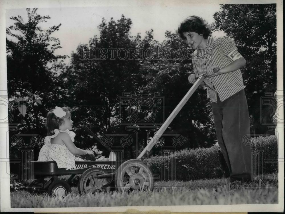 1943 Press Photo Mary Korellis Mowing Grass &amp; Jane Powell in Wagon - nea23054 - Historic Images