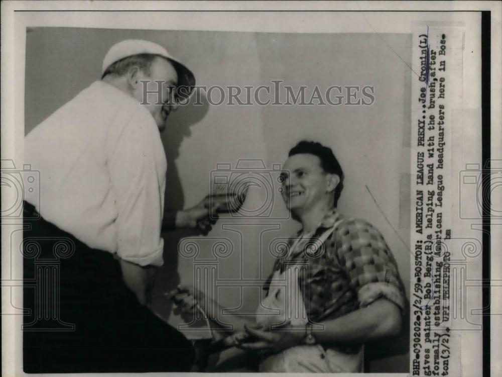 1959 Press Photo Joe Cronin Helps Bob Berg Paint New American Legion HQ - Historic Images