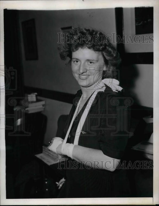 1943 Press Photo Carolyn Brown was aboard ill-fated Congressional Limited - Historic Images