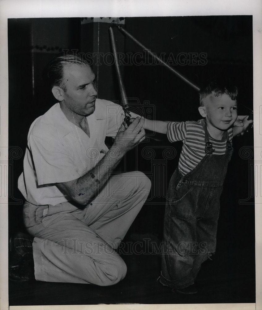 1945 Press Photo Patrolman John Riley With Billy Siegrist At Gym - nea21437 - Historic Images