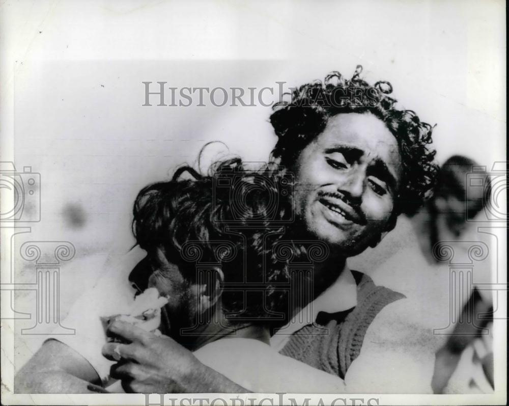 1970 Press Photo Pakistani man sobs after loosing family Tidal wave - nea22359 - Historic Images