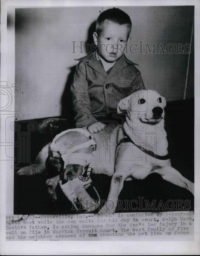 1953 Press Photo David West w/ his dog Pooch at court on damages for leg injury - Historic Images