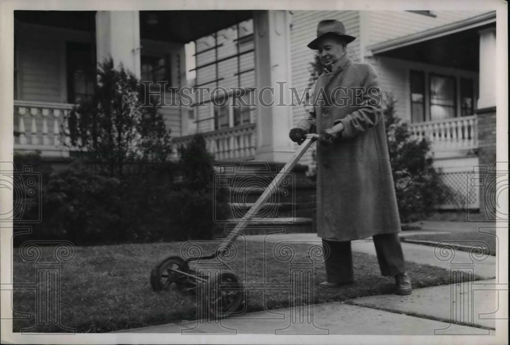 1947 Press Photo W.V. Magoo Mowing Grass Despite Cold Weather - nea23057 - Historic Images
