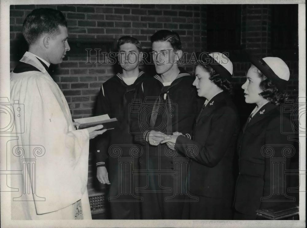 1943 Press Photo Miss Barbara Joy, A. C. Extron, Seaman 2nd Class, U. S. C. G. - Historic Images