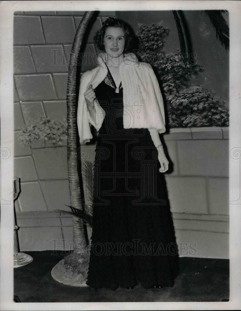 1938 Press Photo Nancy Ewing Chiffon and lace Dinner Dress - nea21471 - Historic Images