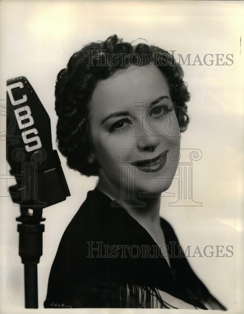 1936 Press Photo Count Eugenio Ganeva Di Rivarolo Guest singer Eve Becke - Historic Images