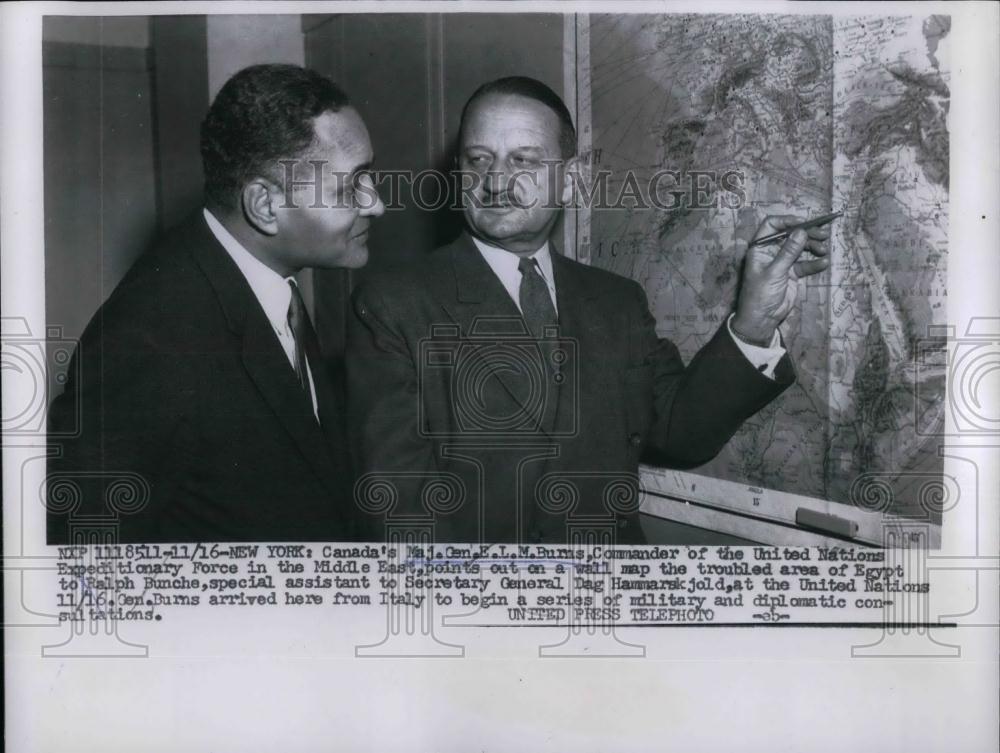 1956 Press Photo Canada Maj,Gen.E.L.M Burns,point the trouble map area of Egypt - Historic Images