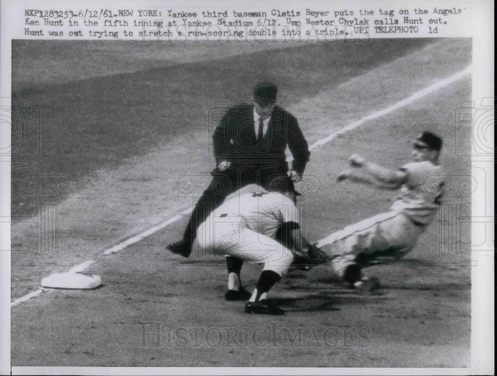 1961 Press Photo Yankee Cletus Boyer vs Angels Ken HuntYankee - nea21590 - Historic Images