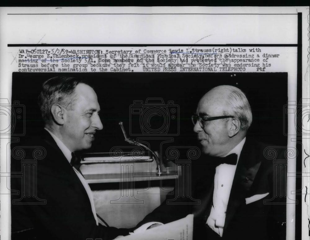 1959 Press Photo Sec. of Commerce Lewis Strauss Talks With Dr. George Uhlenbeck - Historic Images